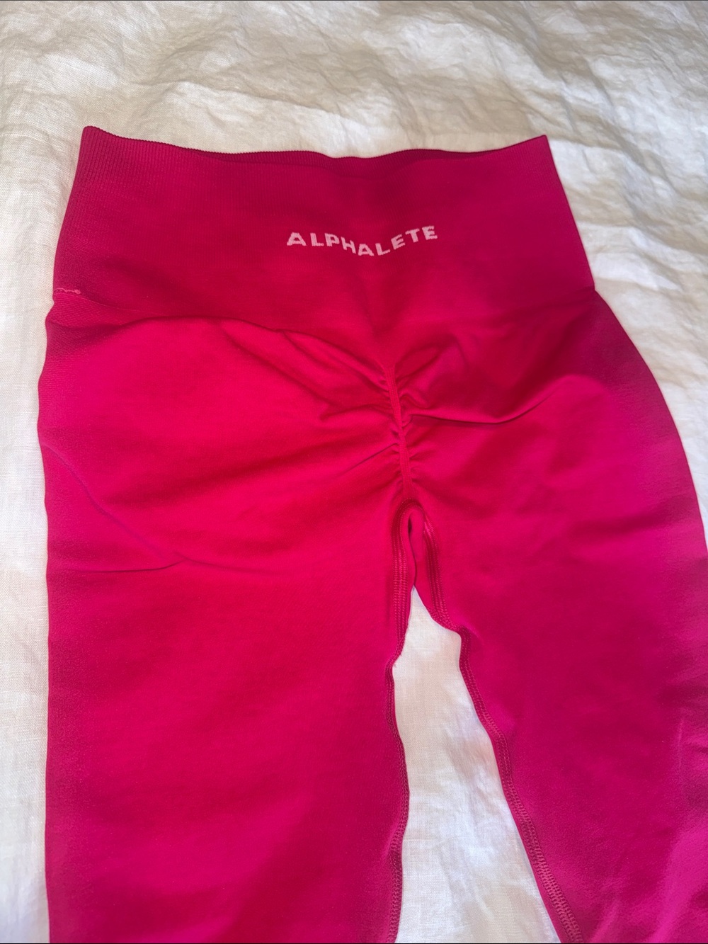 Alphalete Bright Fuchsia High-Waist Leggings w scrunch